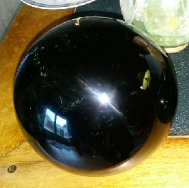L’Obsidienne, une pierre mystérieuse pour la maison et les personnes.